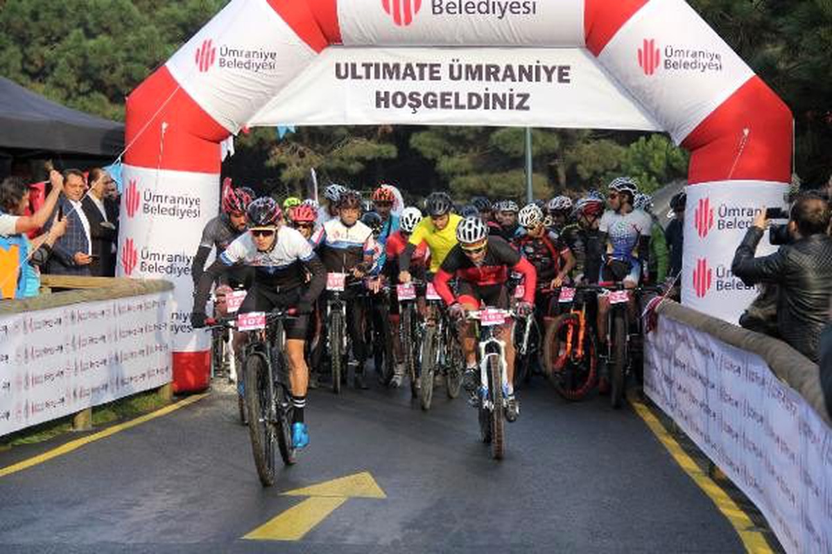 Ümraniye\'de bisikletçiler öğretmenler için yarıştı