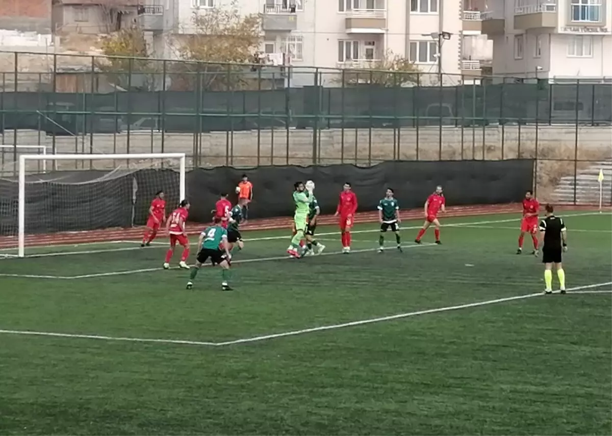 Yeşilyurt Belediyespor sahasında 4-2\'lik skorla kazandı