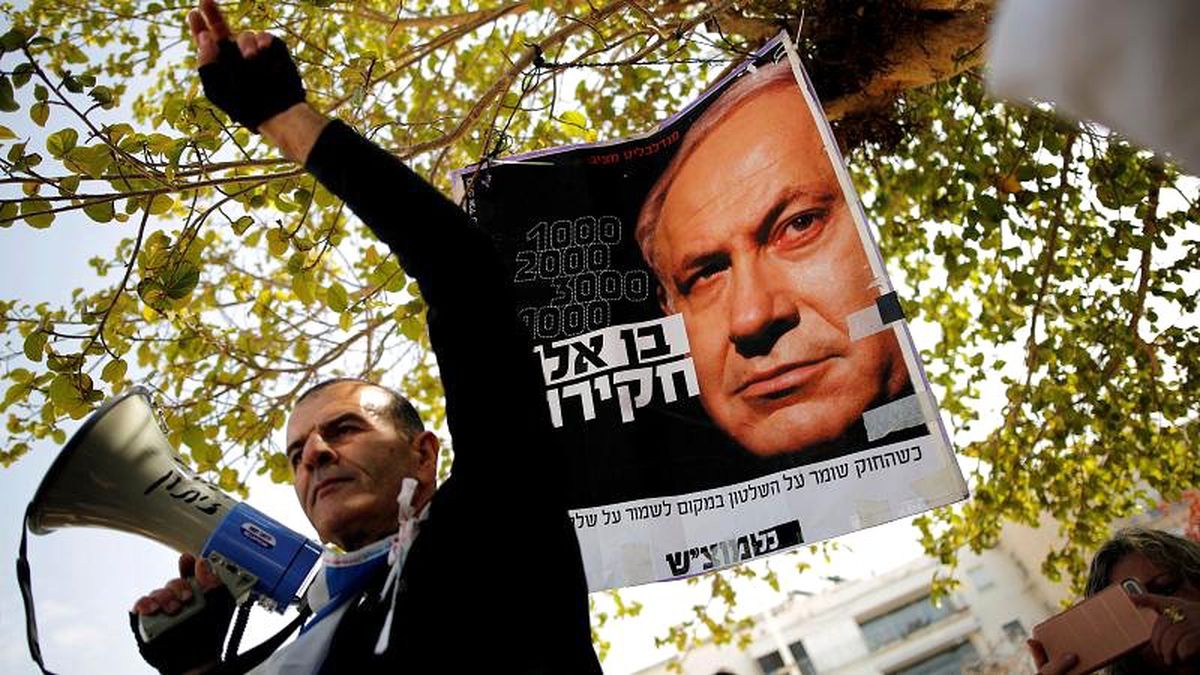 Yolsuzluk iddianamesinin ardından Netanyahu\'nun görevden ayrılması için mahkemeye dilekçe