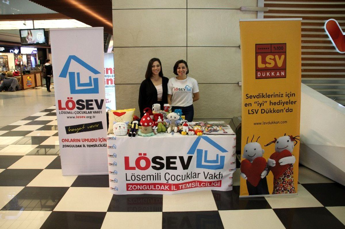 67 Burda AVM\'de öğretmenlere anlamlı hediye