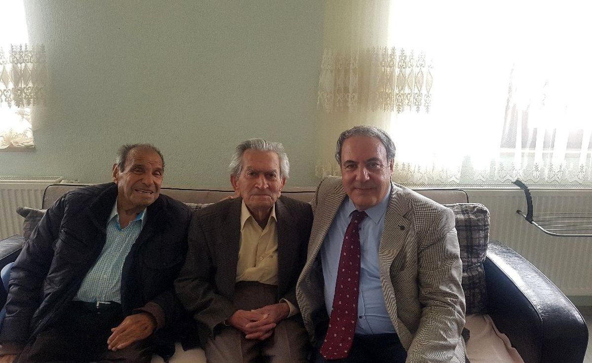 70 yıl sonra dedektif gibi iz sürüp öğretmenini buldu