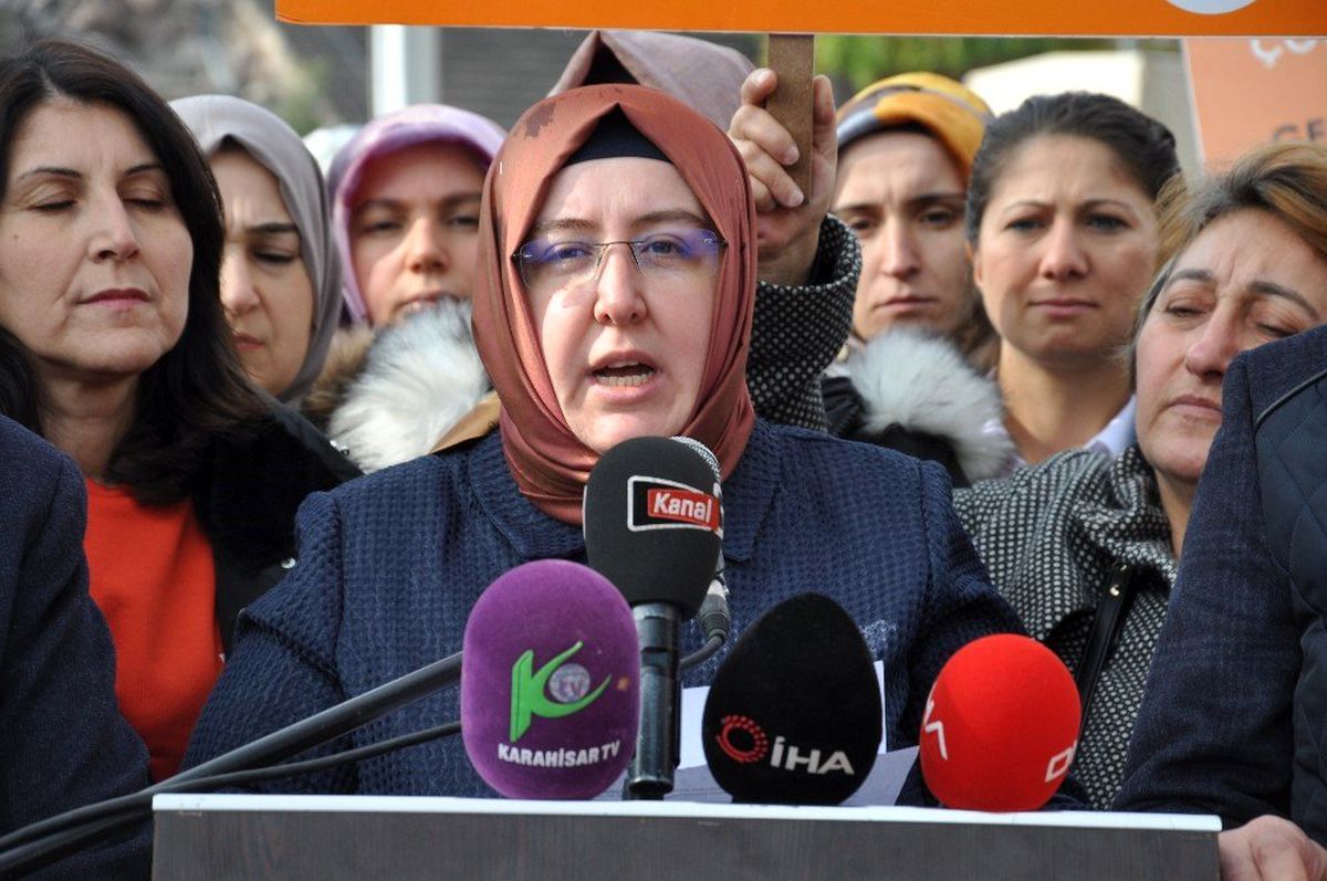 Afyonkarahisar\'da Kadına Yönelik Şiddete karşı yürüyüş