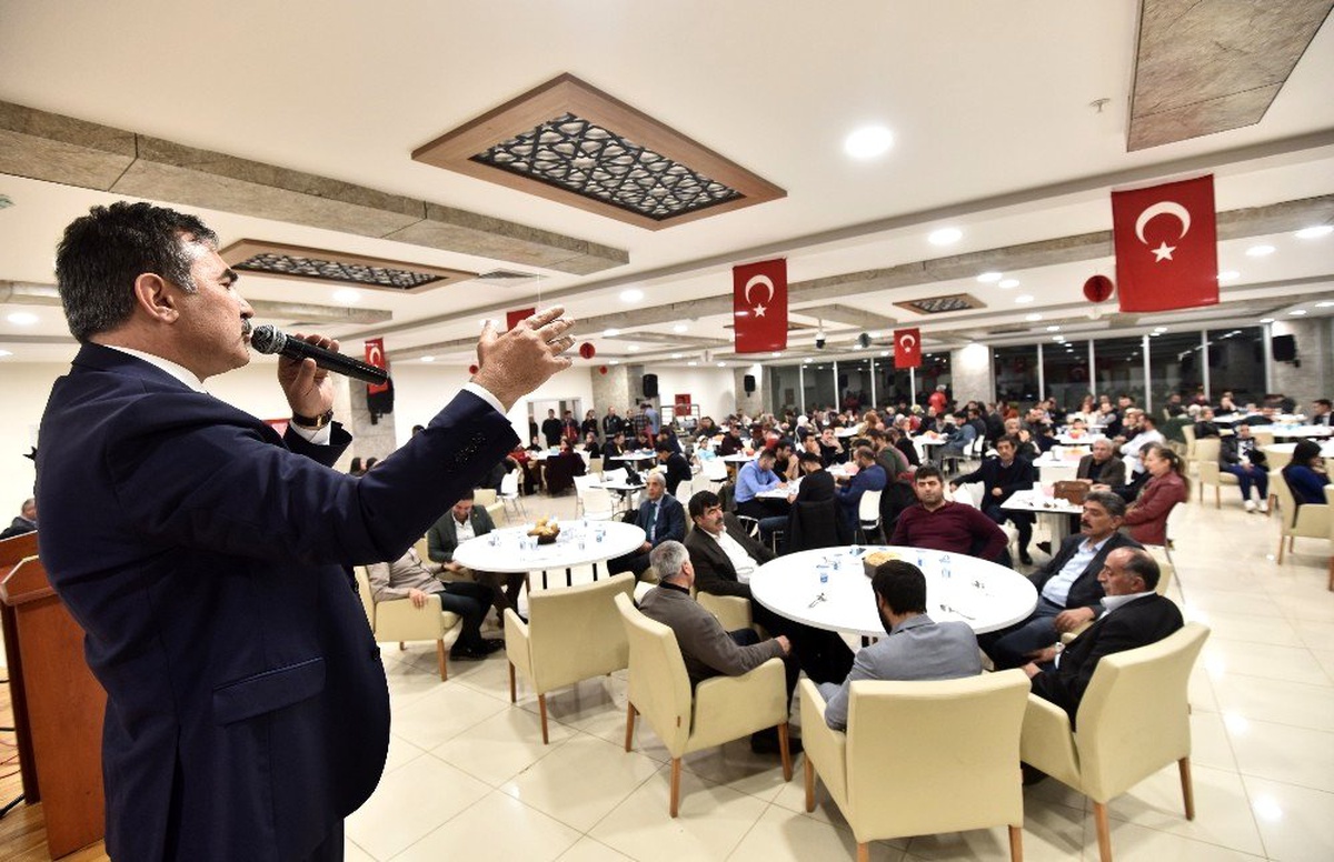 Ahlat Belediyesi öğretmenleri yemekte ağırladı