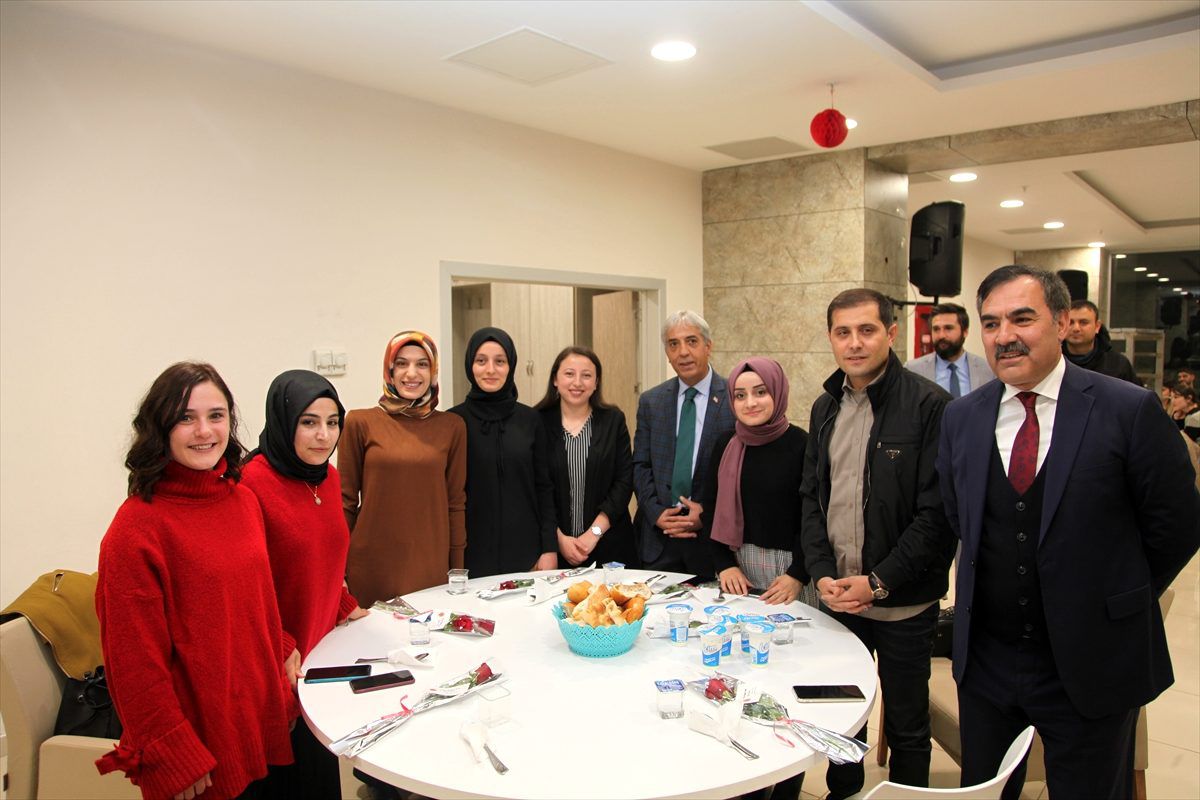 Ahlat\'ta öğretmenler yemekte buluştu