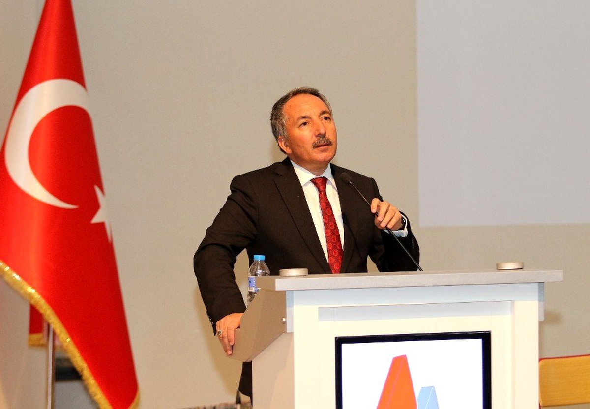 AİÇÜ Rektörü Prof. Dr. Karabulut: "Öğretmen, temiz ruhlara şekil veren sanatkardır"
