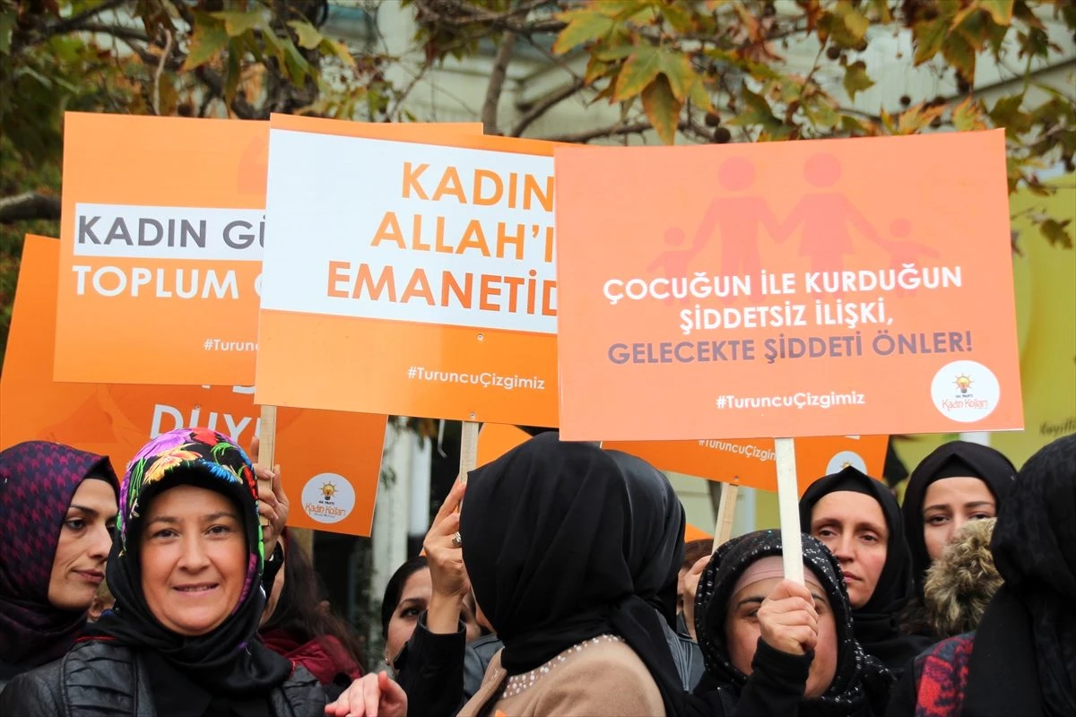 AK Parti\'den Kadına Yönelik Şiddete Karşı Uluslararası Mücadele Günü yürüyüşü