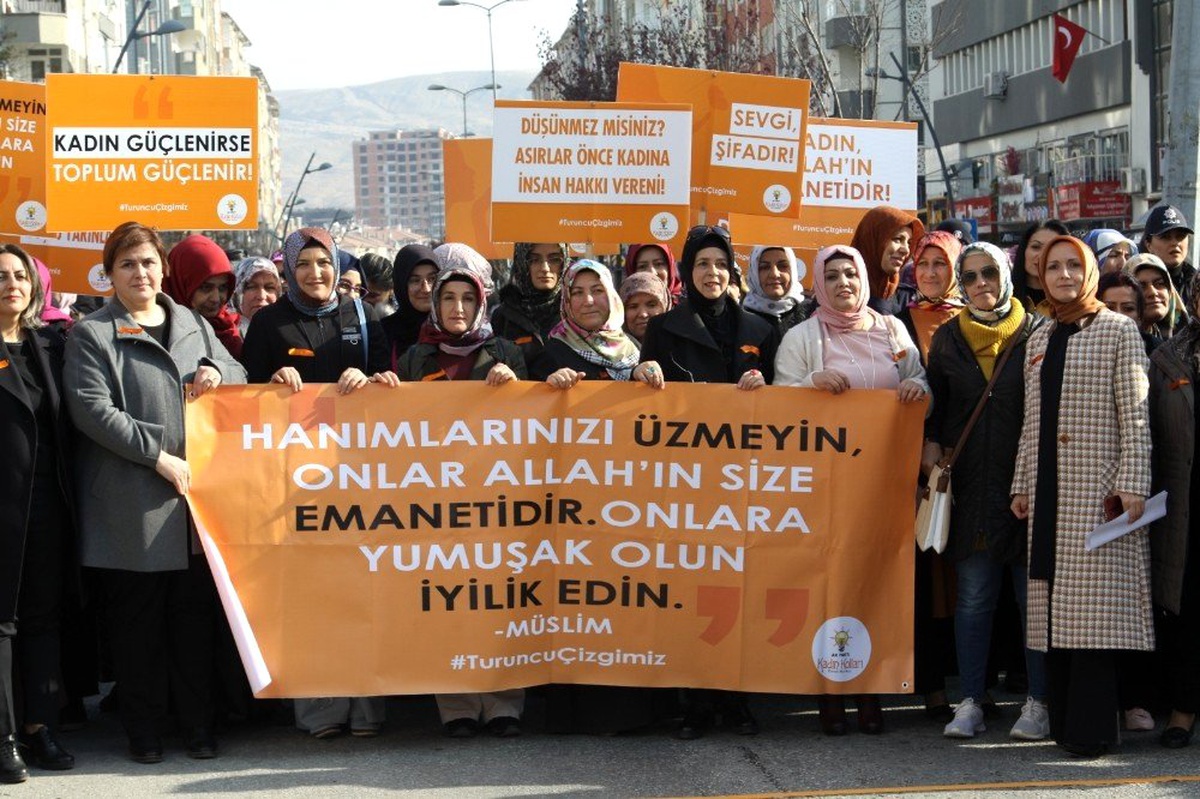 AK Parti kadın kolları kadına şiddete hayır dedi