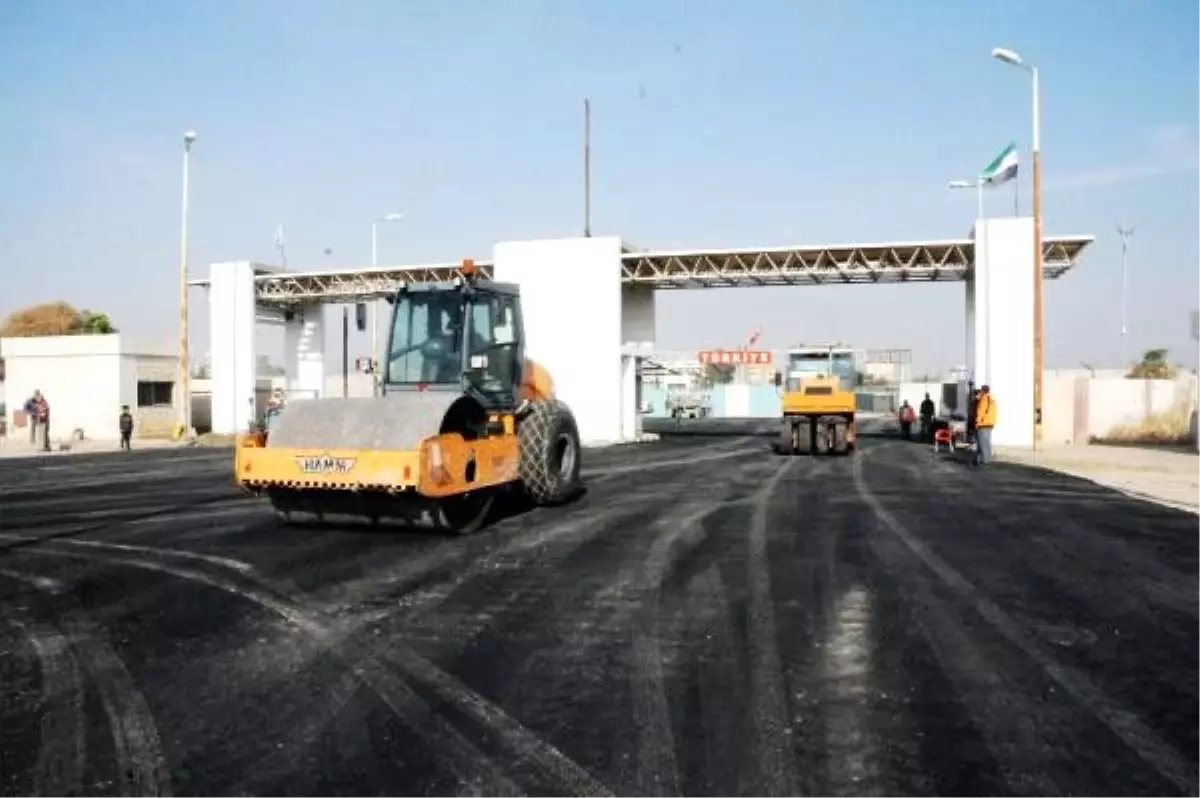 Akçakale Sınır Kapısı, insani yardım araçlarının geçişine açıldı