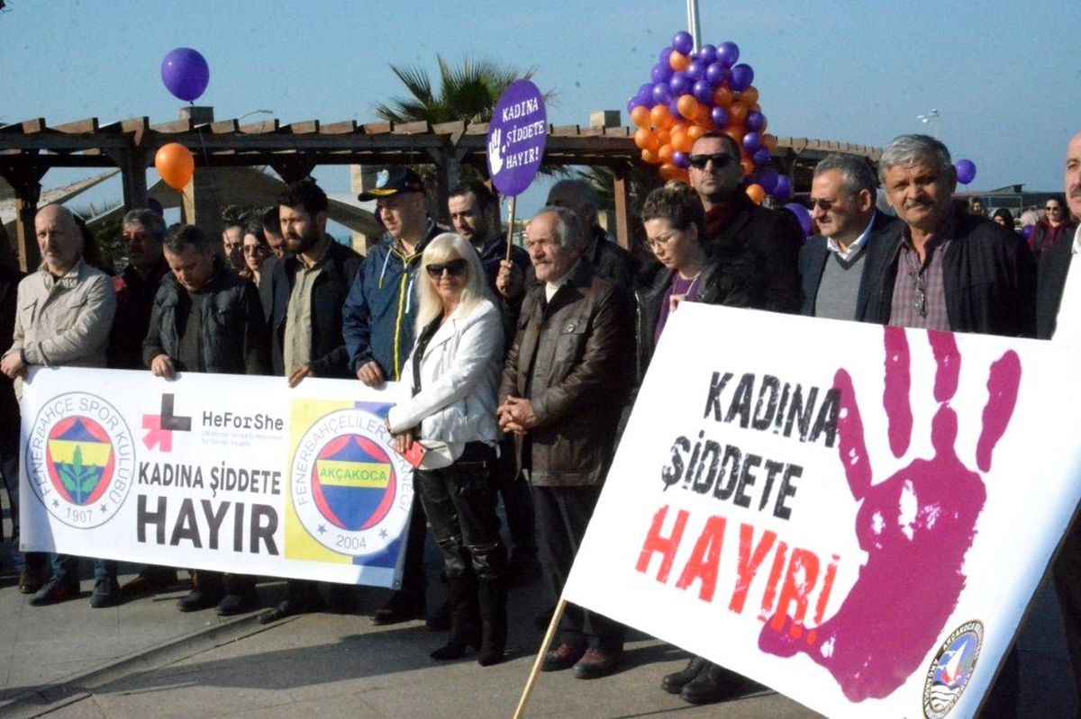 Akçakoca\'da Kadına Şiddete Hayır konulu etkinlik ve fotoğraf sergisi düzenlendi