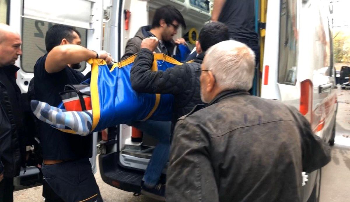 Alkol komasına girdi, yakınları tarafından evde hareketsiz bulundu