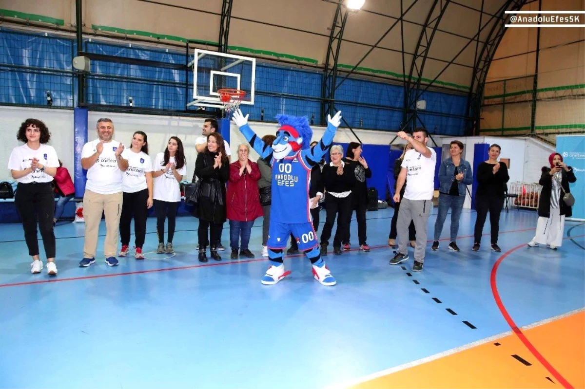 Anadolu Efes, EuroLeague One Team Projesi\'nin altıncı çalışmasını gerçekleştirdi