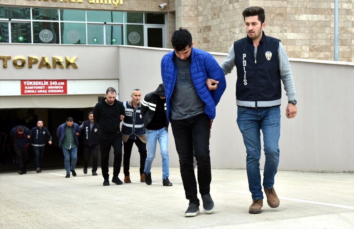 Antalya\'da dolandırıcılık operasyonunda 19 şüpheli yakalandı