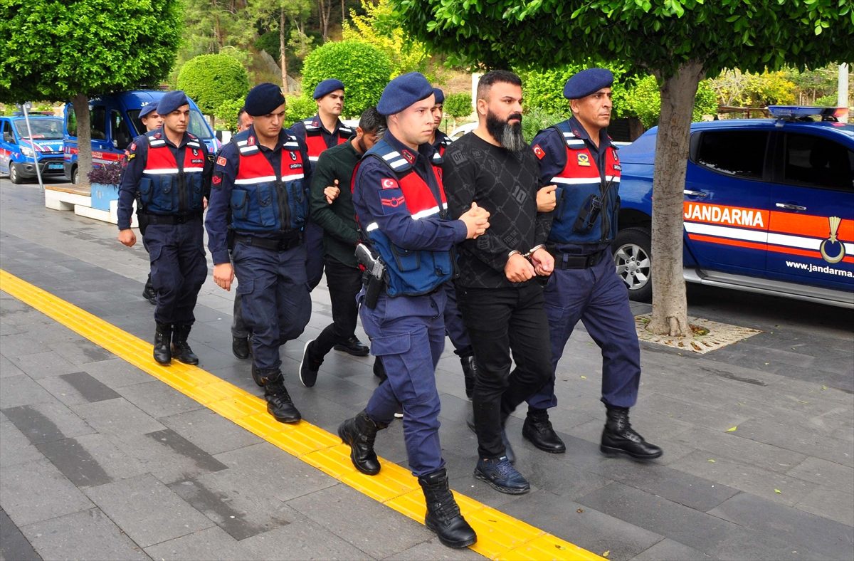 Antalya\'da uyuşturucu operasyonunda gözaltına alınan 3 şüpheli tutuklandı
