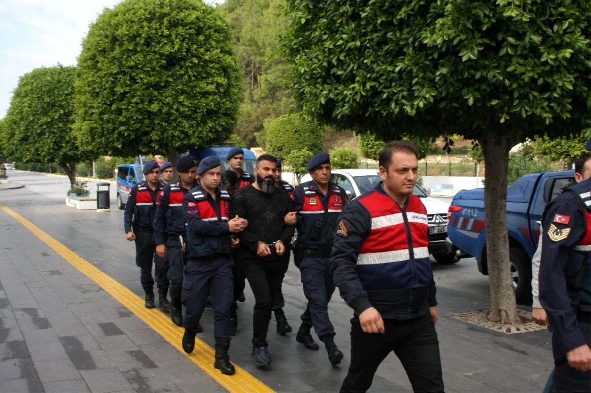 Antalya\'daki rekor miktardaki uyuşturucu operasyonunda 3 tutuklama