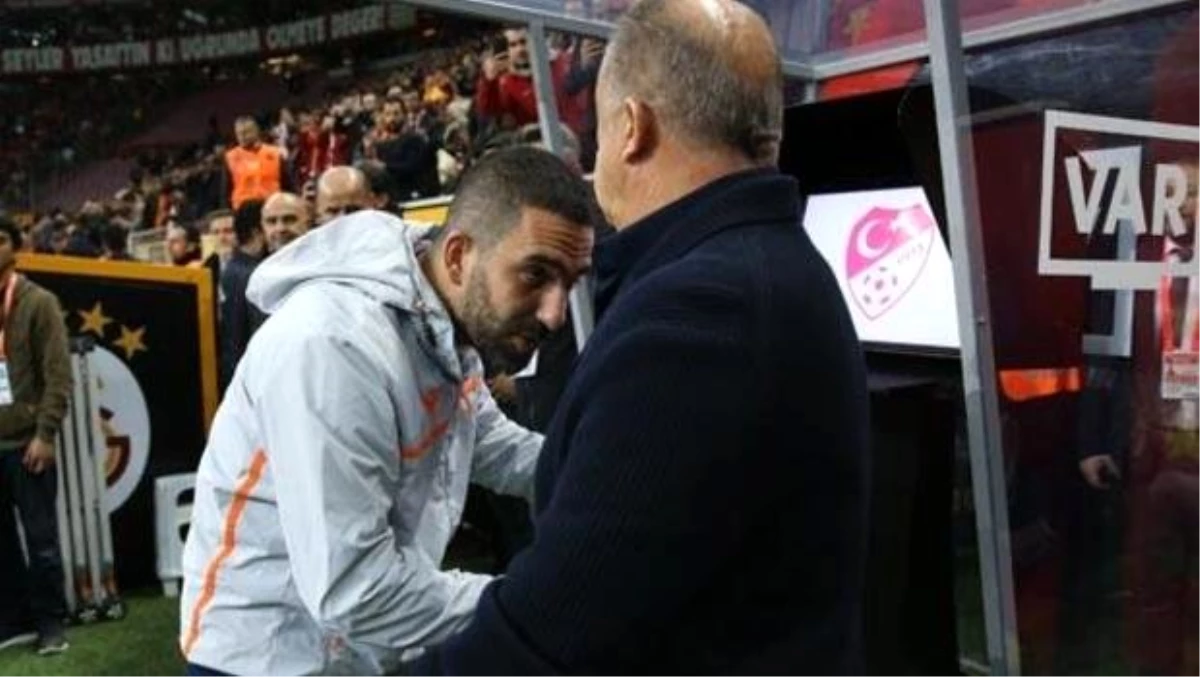 Arda Turan\'ın Galatasaray\'a \'geri dönüş\' haberleri taraftarları ikiye böldü.