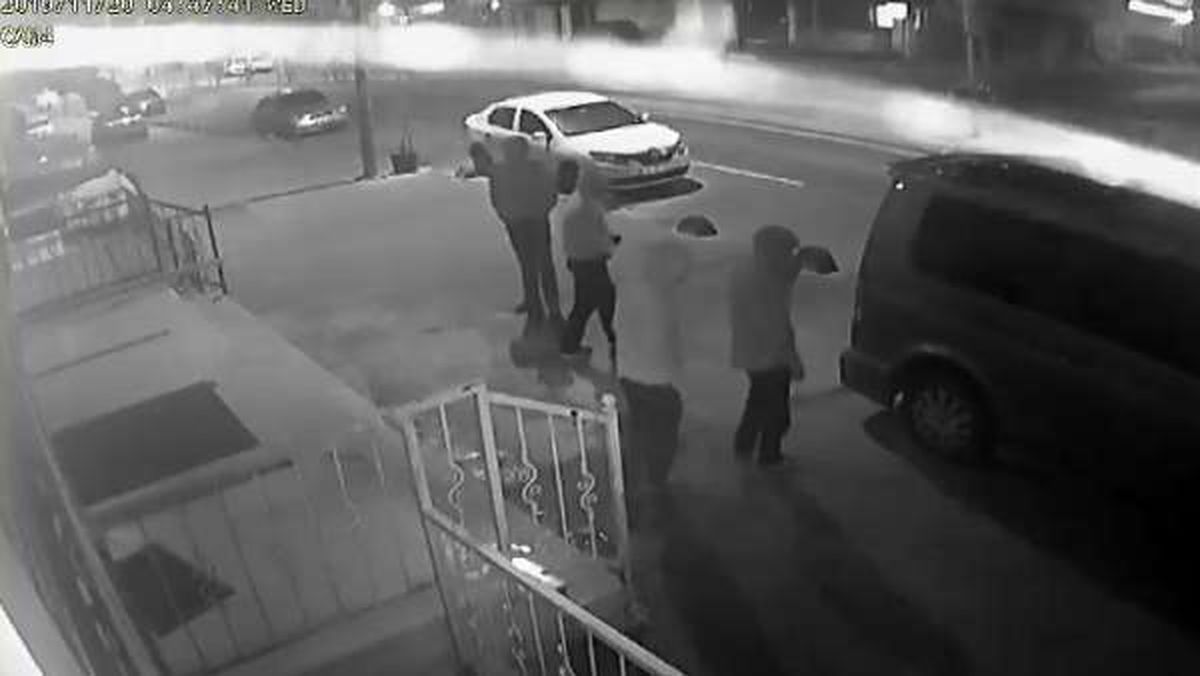 Arnavutköy\'de devriye atan polislere rağmen hırsızlıktan vazgeçmediler