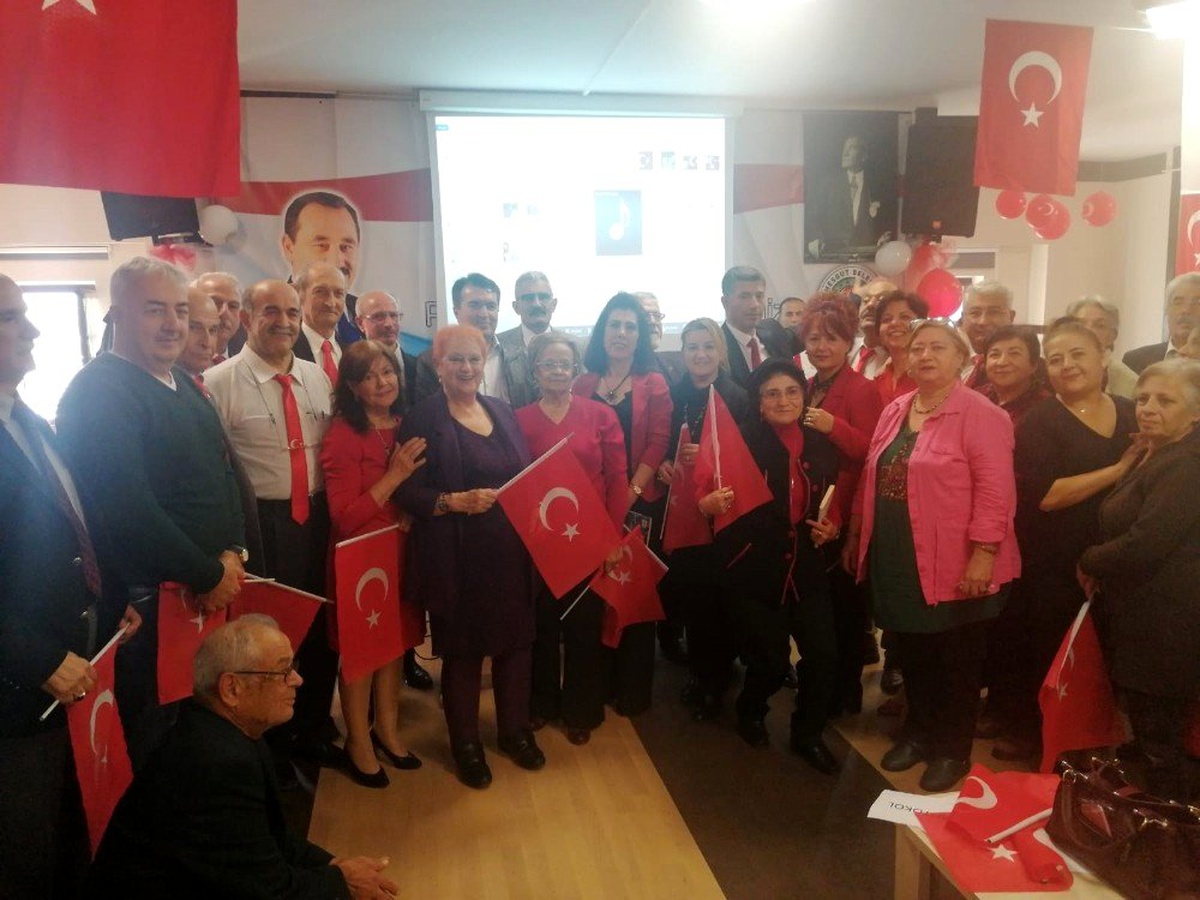 Atatürk Emekliler Konağı üyeleri 24 Kasım\'ı coşkuyla kutladı