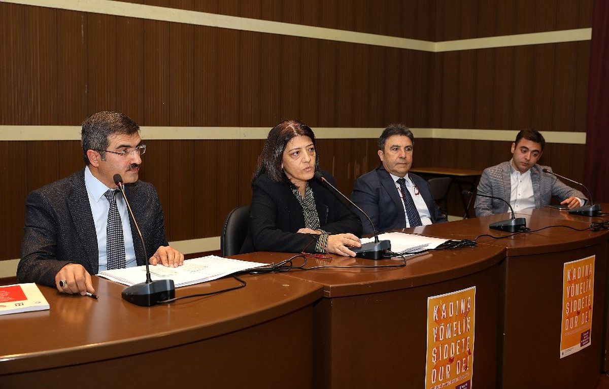 Atatürk Üniversitesinde kadına yönelik şiddet konuşuldu