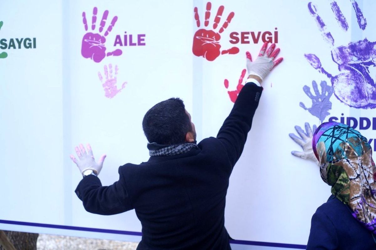 Başkan Arı, Nevşehirli kadınlarla birlikte şiddete dur dedi