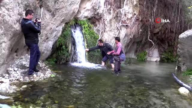 Bu şelaleden sıcak su akıyor Son Dakika