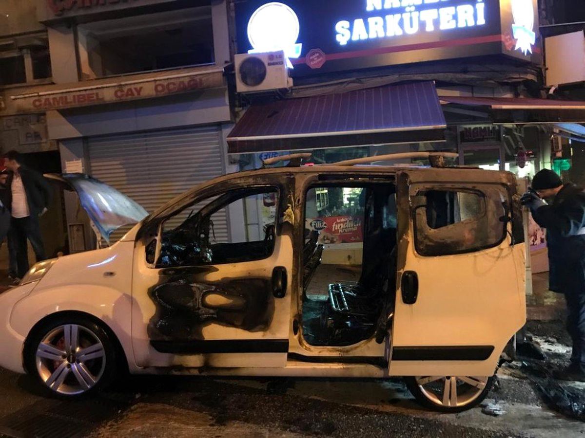 Bunalıma giren şahıs kendi aracını yaktı