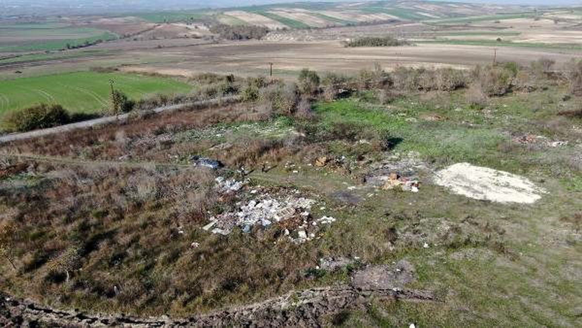Büyükçekmece ve Arnavutköy\'deki tarım alanlarını moloz ve çöple doldurdular
