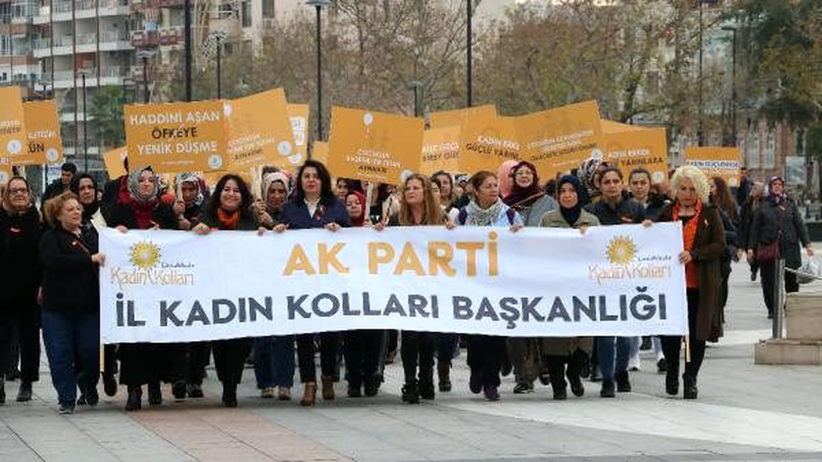 Çanakkale\'de AK Partili kadınlar, şiddete karşı yürüdü