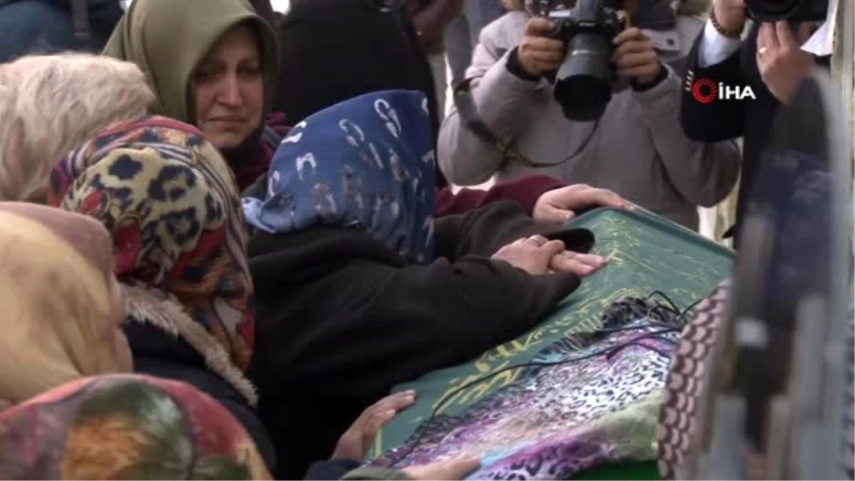 Cinayete kurban giden Ayşe Tuğba\'nın cenazesi kadınların omzunda taşındı