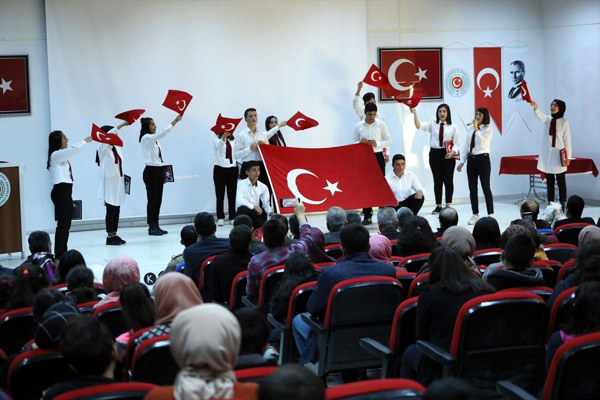 Darende\'de 24 Kasım Öğretmenler Günü