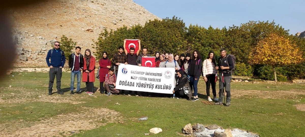 Doğada Yürüyüş Topluluğu üyeleri Öğretmenler Günü için yürüdü