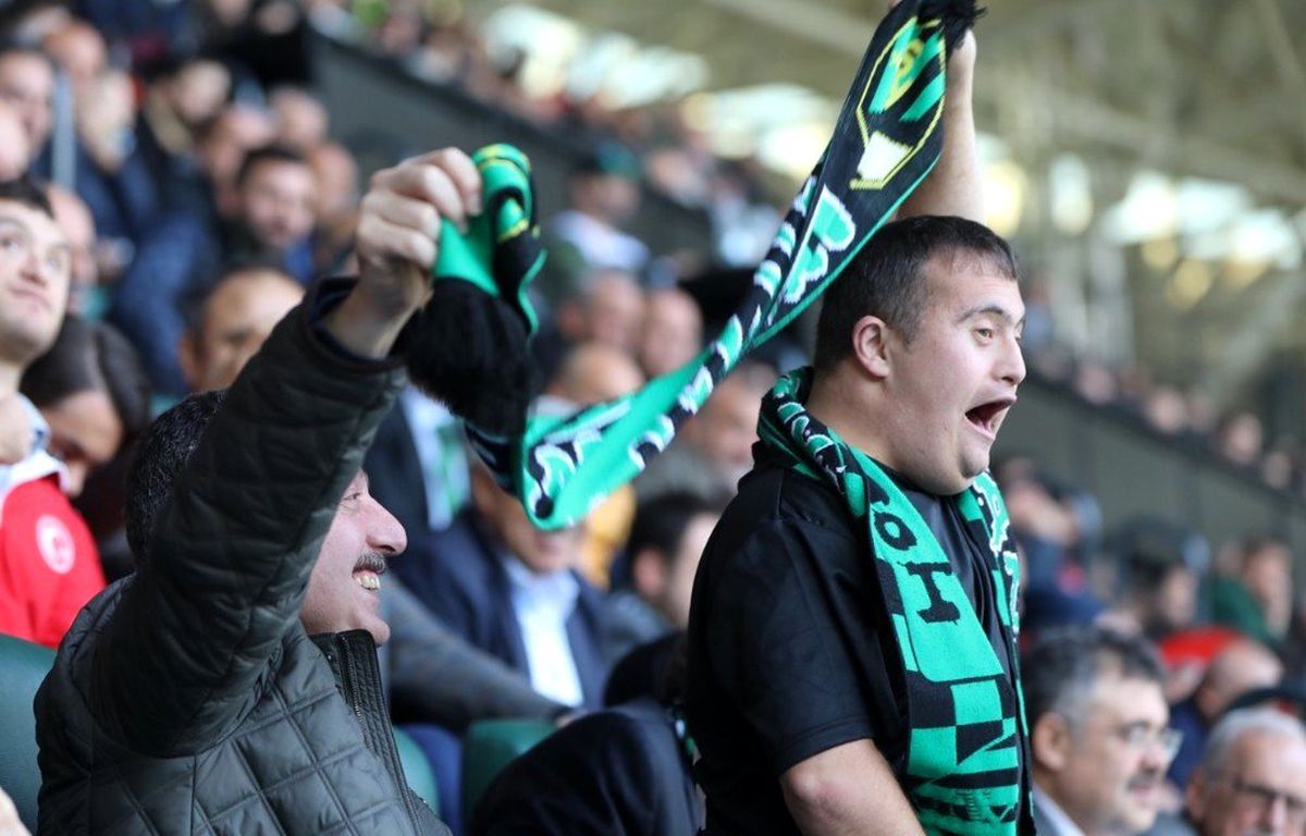 Down Sendromlular Futsal Milli Takımı\'ndan Kocaelispor\'a büyük ilgi