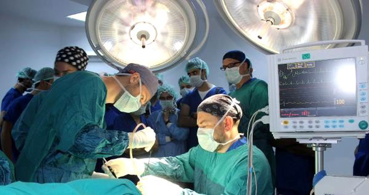 Dudak içinden tiroid ameliyatı gerçekleştirildi