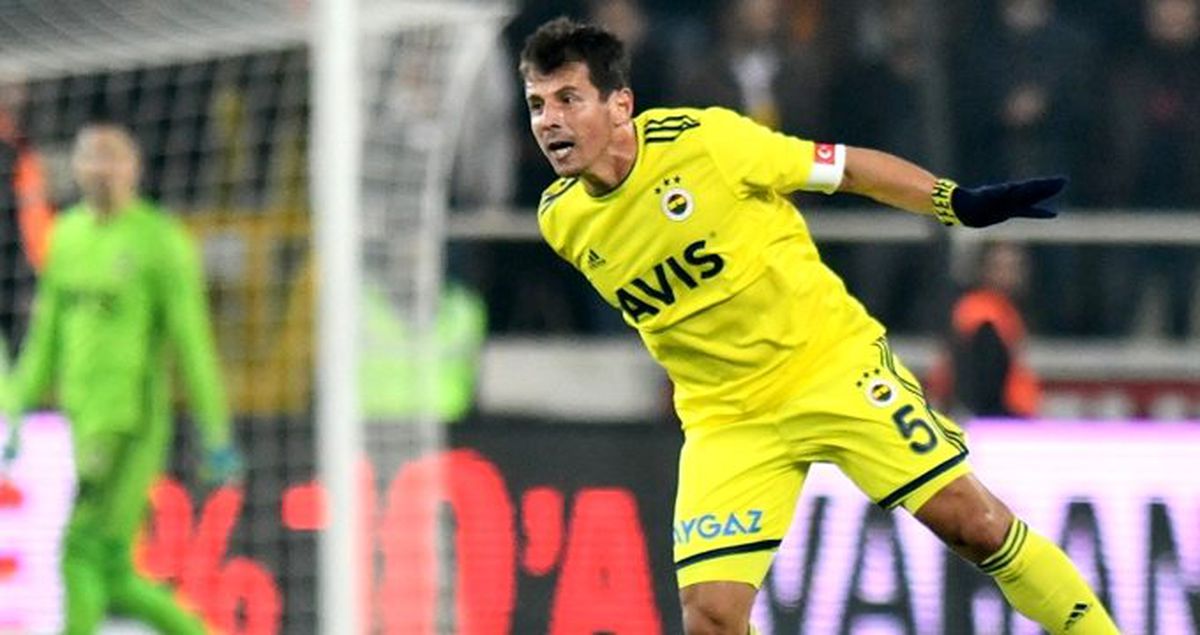 Emre Belözoğlu, maç esnasında çılgına döndü: Bırakın gelsin