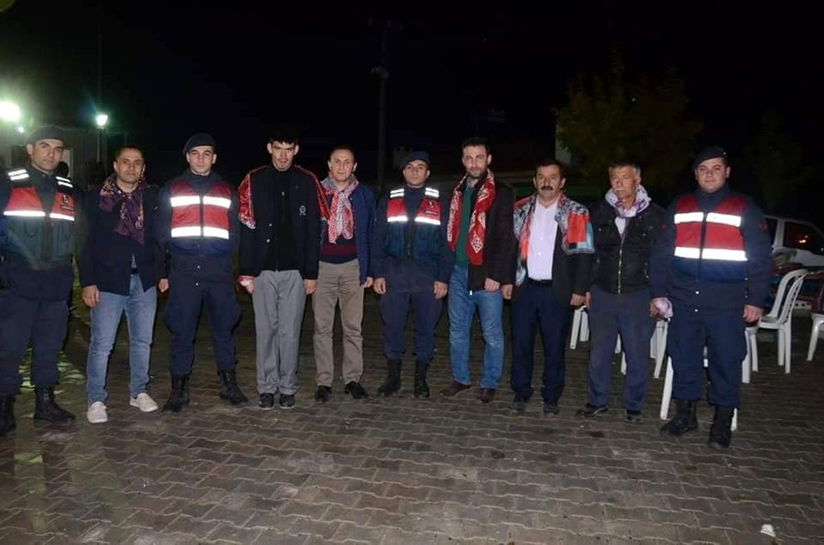 Engelli genç 25 yıllık hayalini gerçekleştirdi, binlerce kişiyle kutlama yaptı
