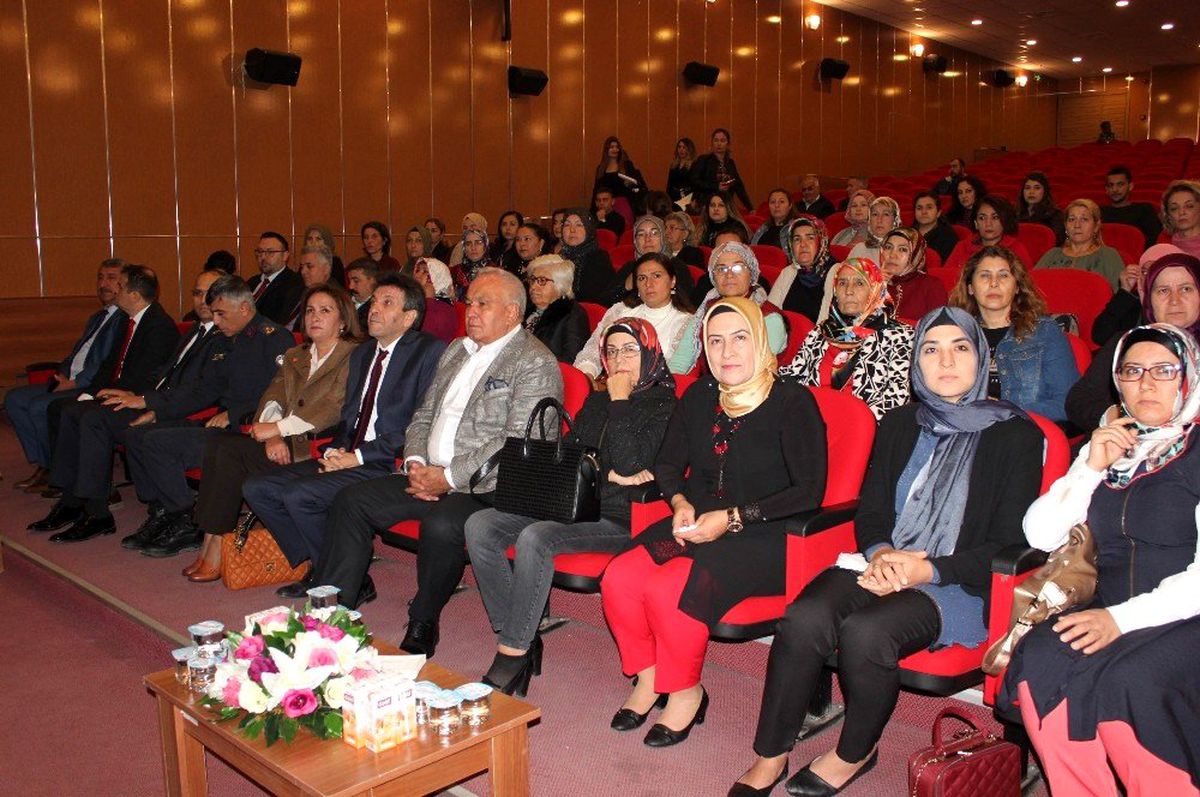 Erdemli "Kadına Şiddete Hayır" dedi