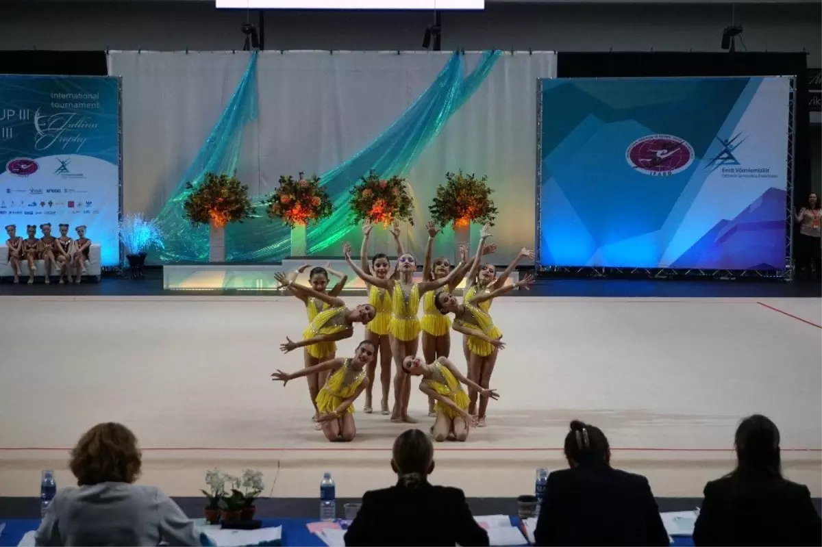 Estetik cimnastikçiler Macaristan\'dan madalyayla döndü