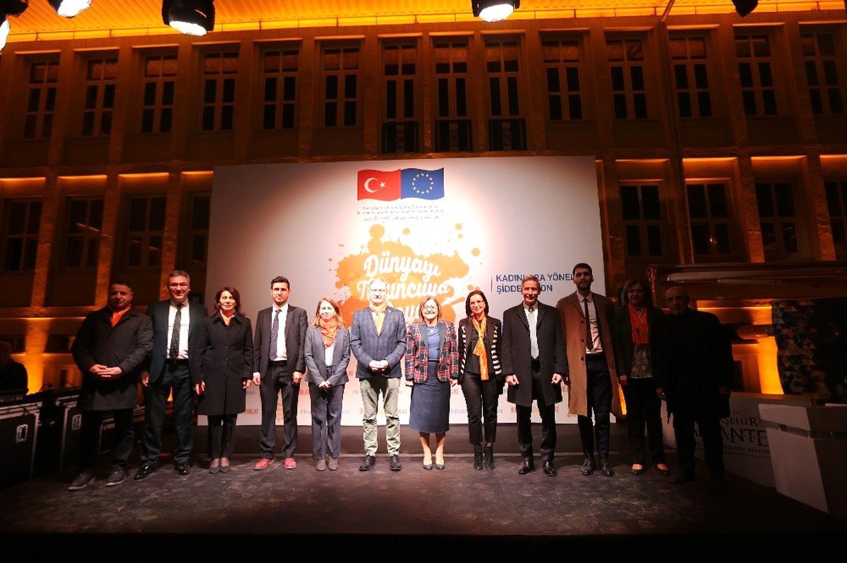 Gaziantep kadınlar için turuncuya boyandı