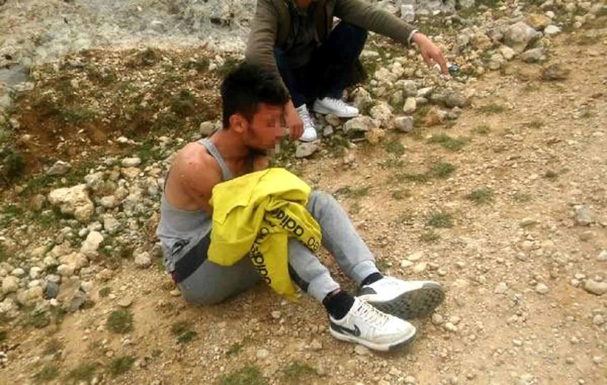 Hırsızlık şüphelisi önce kaza yaptı, sonra kayalıklardan düştü