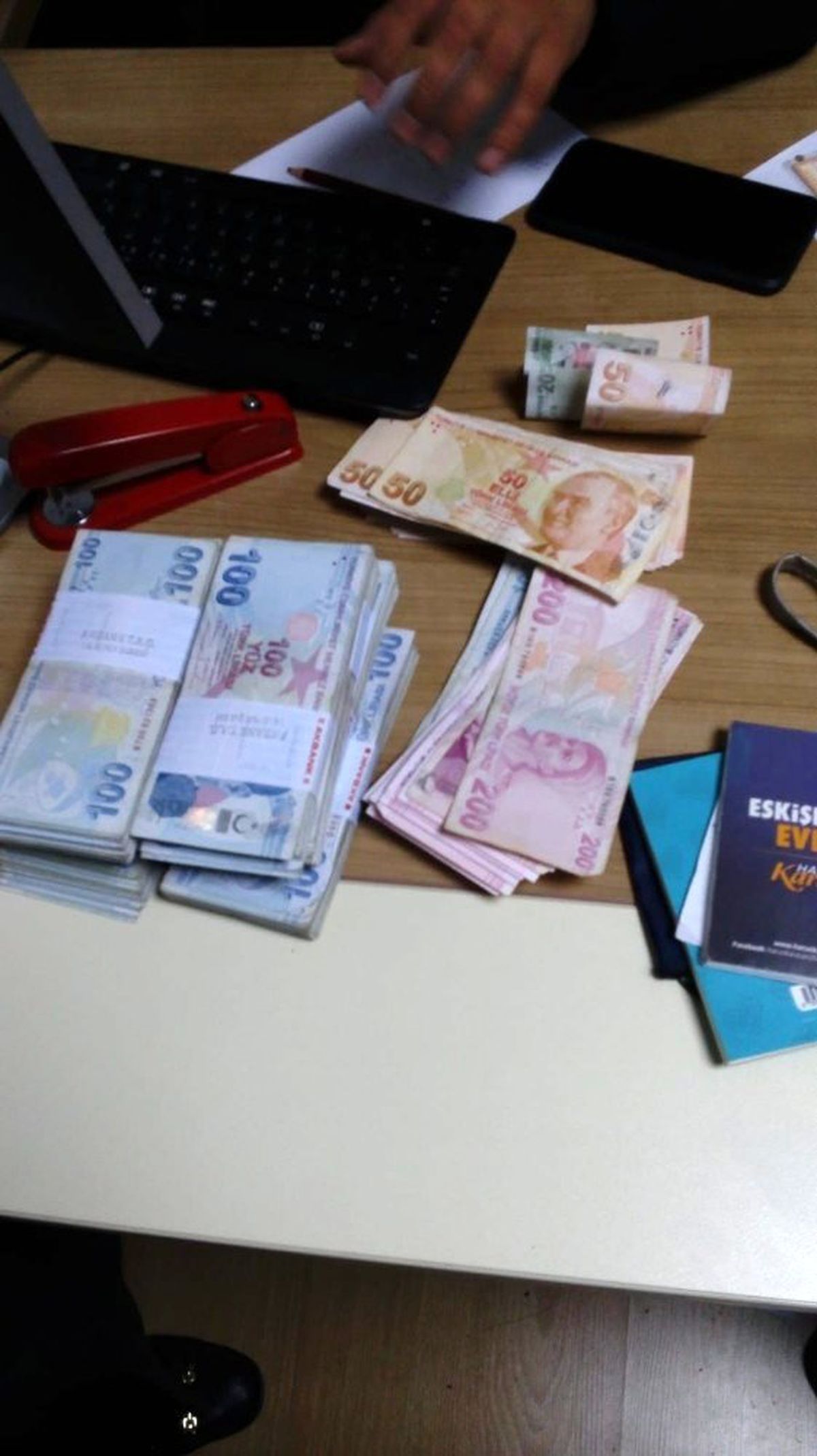 İçerisinde binlerce lira olan çanta sahibine teslim edildi