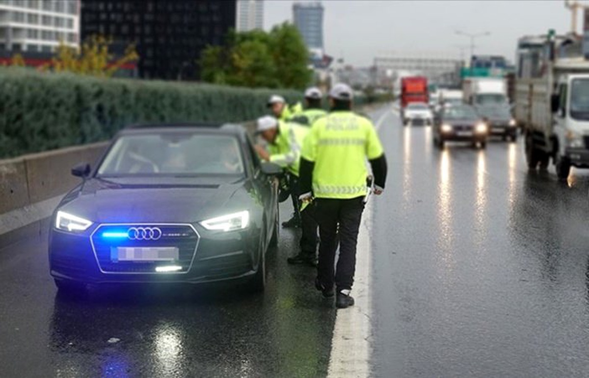 İçişleri: Çakar uygulamasında eski milletvekillerine ayrıcalık yok