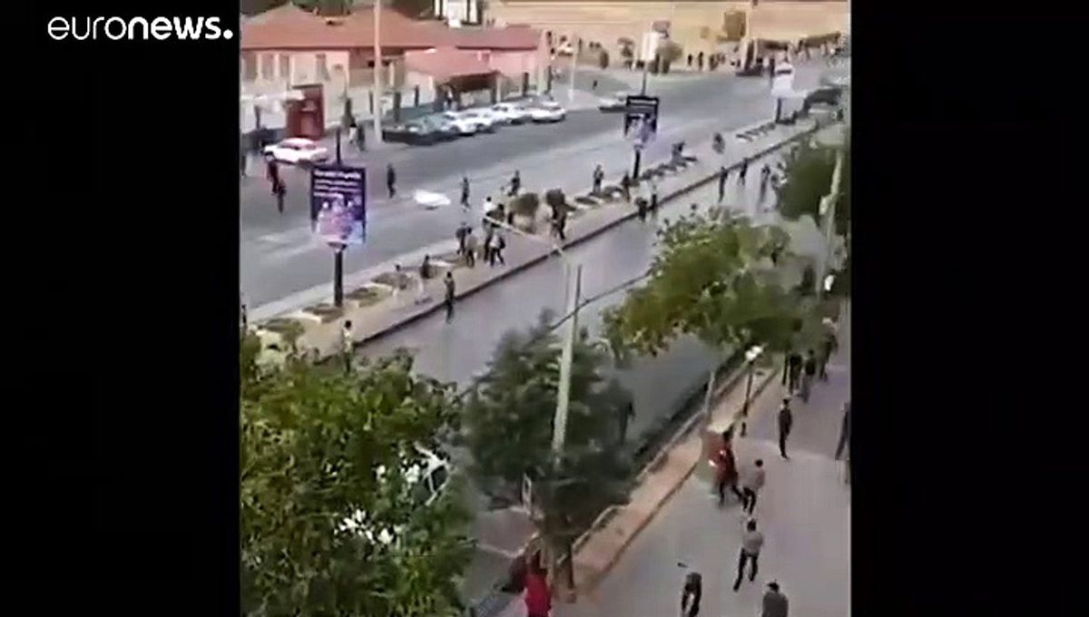 İran\'da internet engeli kalktı, yeni protesto görüntüleri ortaya çıktı