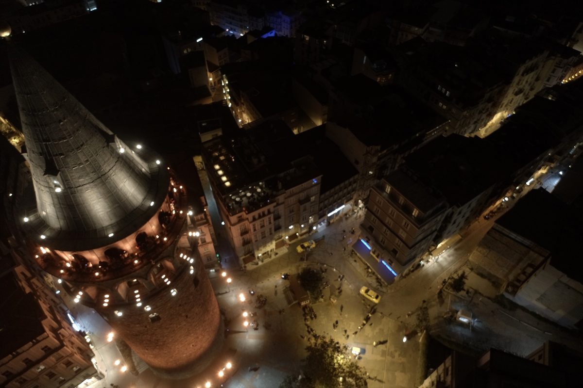 İstanbul "kadına karşı şiddete hayır" demek için turuncuya büründü