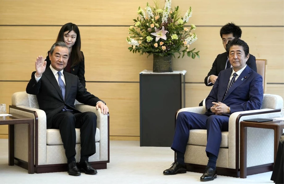 Japonya Başbakanı Abe, Çin Dışişleri Bakanı Wang ile görüştü