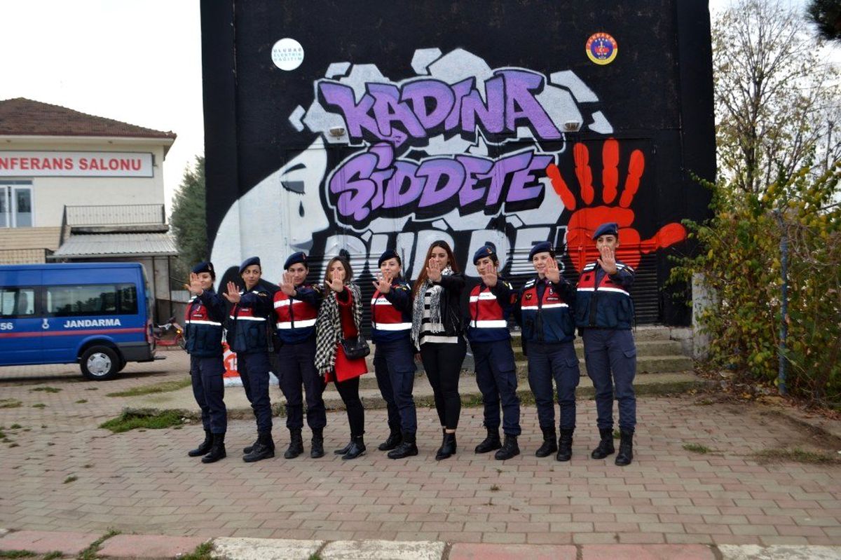 Kadın astsubaylar, "kadına şiddete dur" dedi