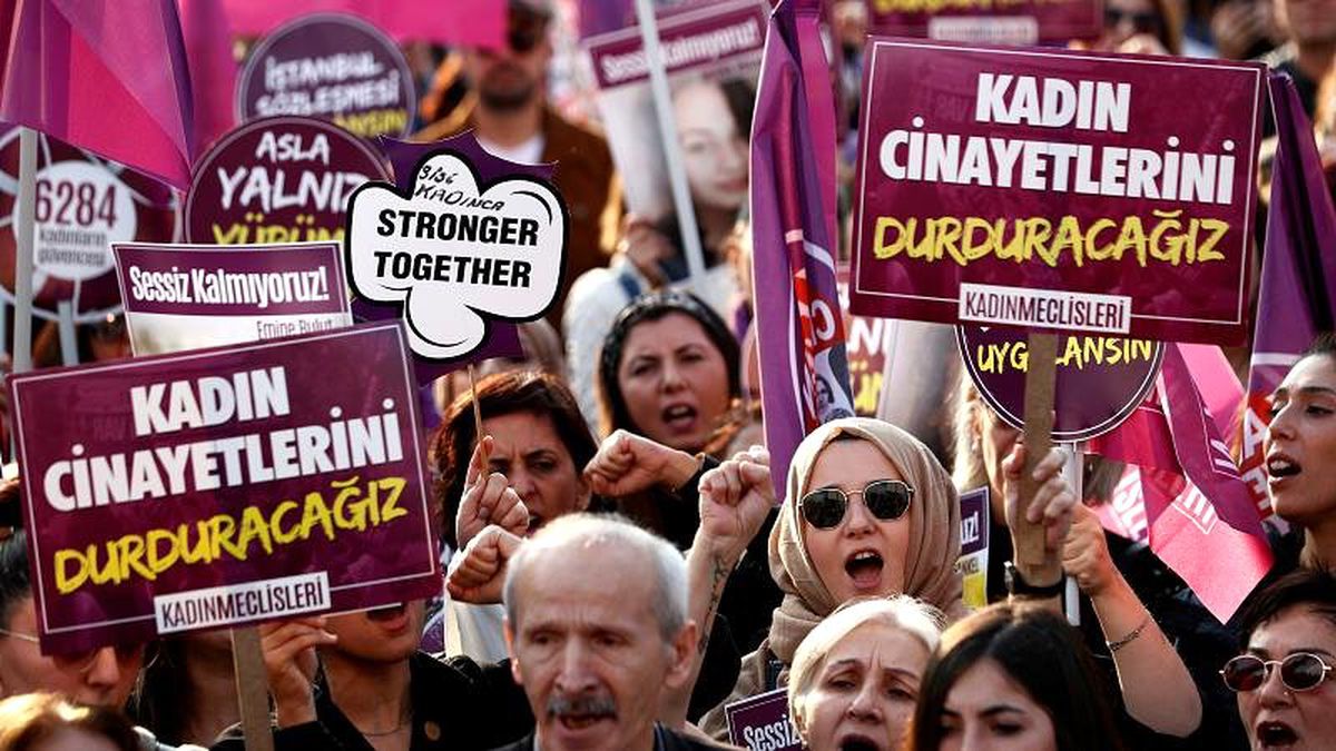 Kadına yönelik şiddete karşı kadınlar eylemde: \'Yaşamak istiyoruz\'