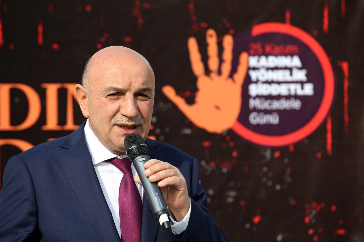 Kadına yönelik şiddetle mücadele için "turuncu balonlar" uçuruldu