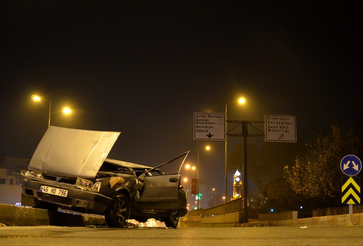 Kahramanmaraş\'ta devrilen otomobilin sürücüsü ağır yaralandı
