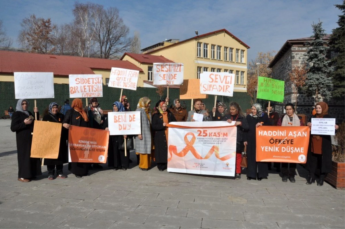 Kars\'ta, AK kadınlar, kadına yönelik şiddete turuncu çizgi çekti