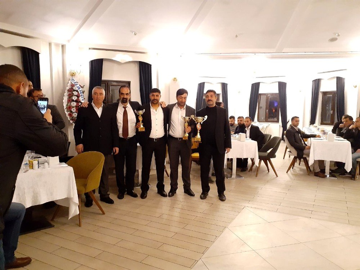 Kars\'ta güvercin festivalinde dereceye girenlere ödülleri verildi