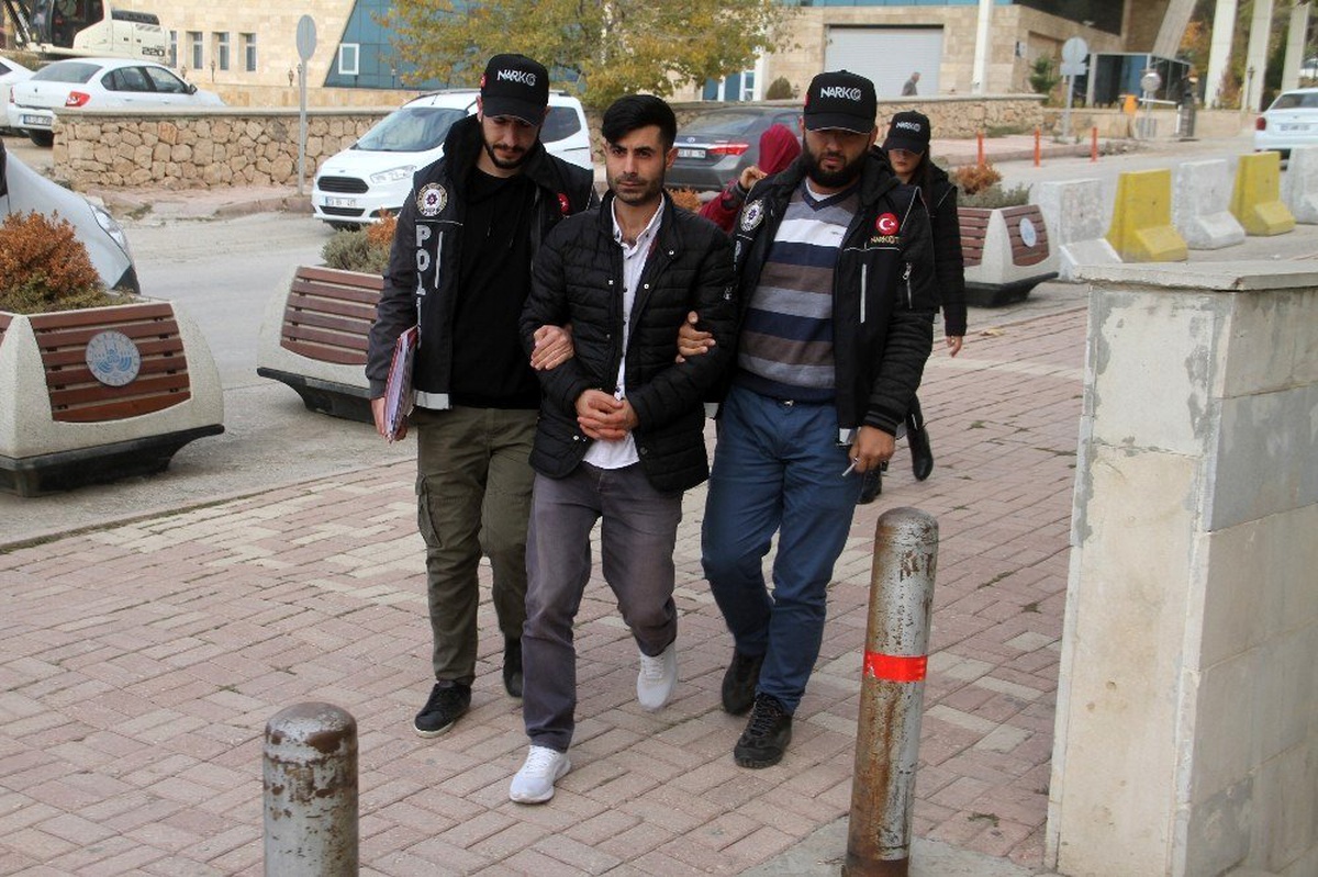 Kavurma arasına zulalanan uyuşturucuyla yakalanan şüpheli tutuklandı